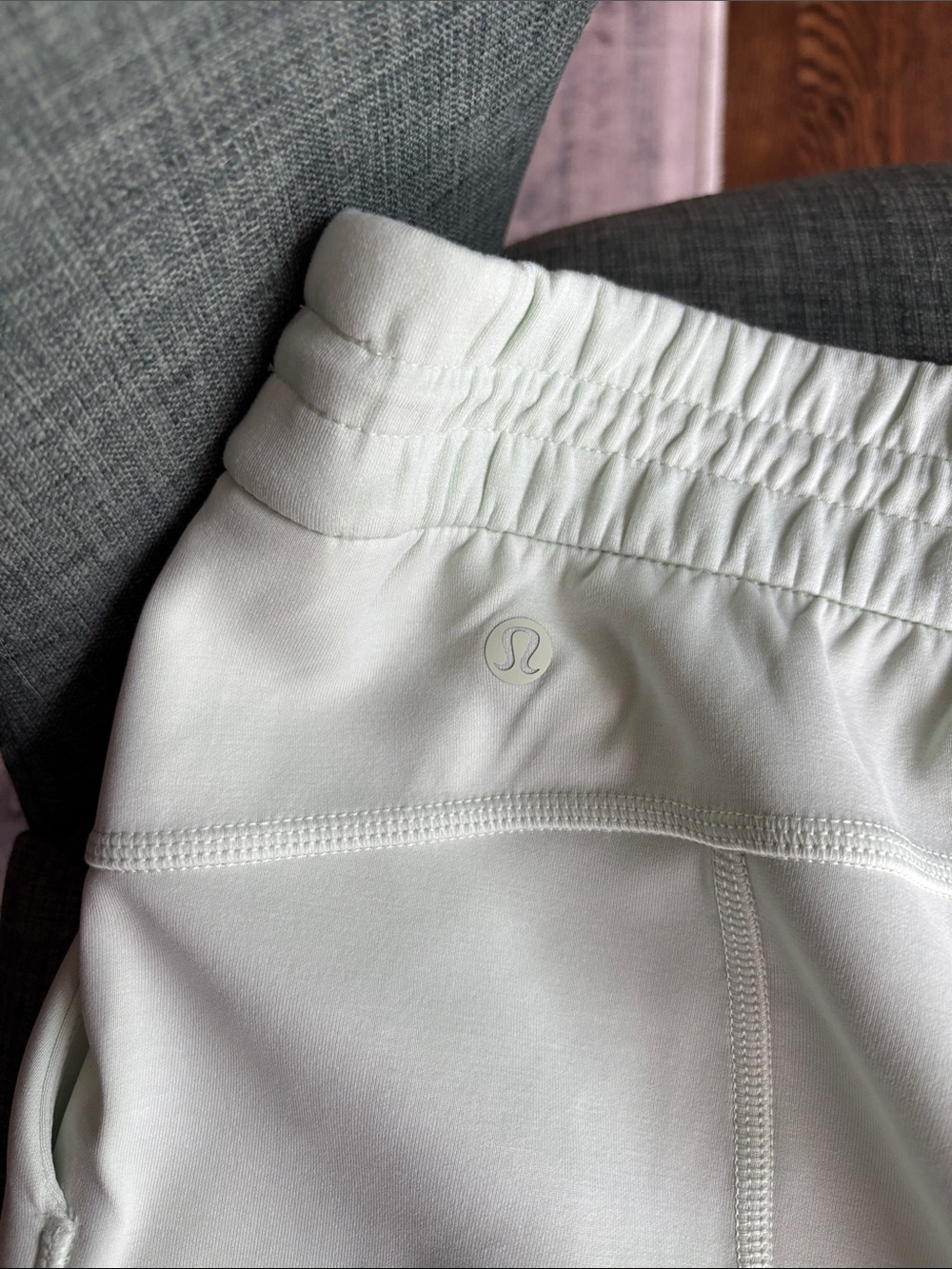 Lululemon softstreme set high rise 4” shorts and cropped sweatshirt kohlrabi 10 - Picture 16 of 16